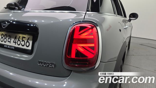 Mini Cooper 2023 — photo 9