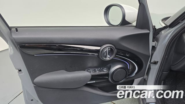 Mini Cooper 2023 — photo 14