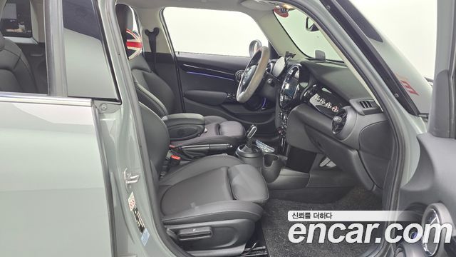 Mini Cooper 2023 — photo 16