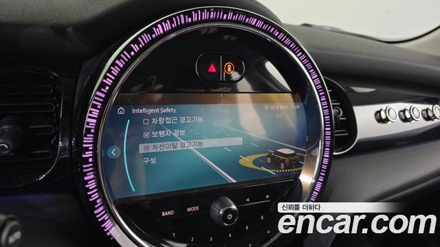 Mini Cooper 2023 — photo 29