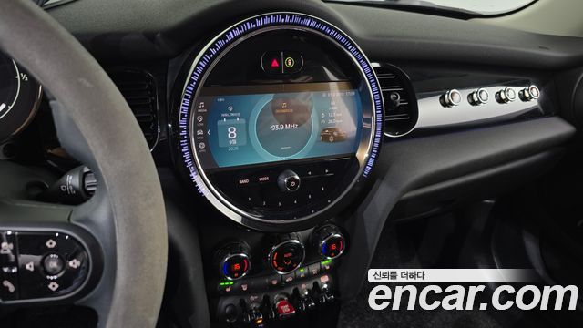 Mini Cooper 2023 — photo 30