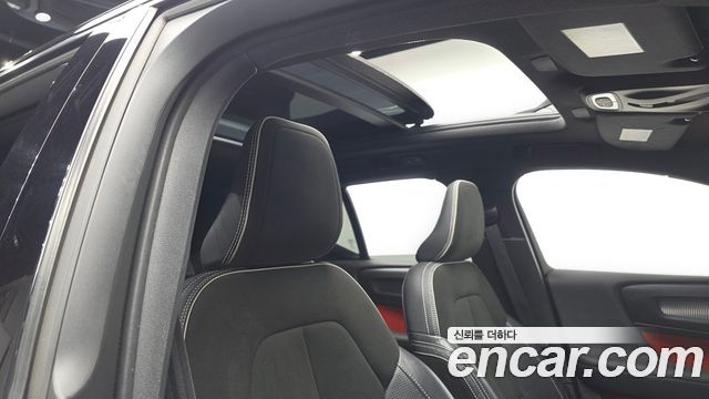 Volvo XC40 2019 — photo 22