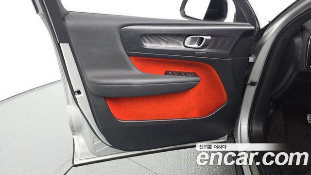 Volvo XC40 2019 — photo 14