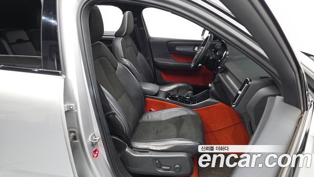 Volvo XC40 2019 — photo 16