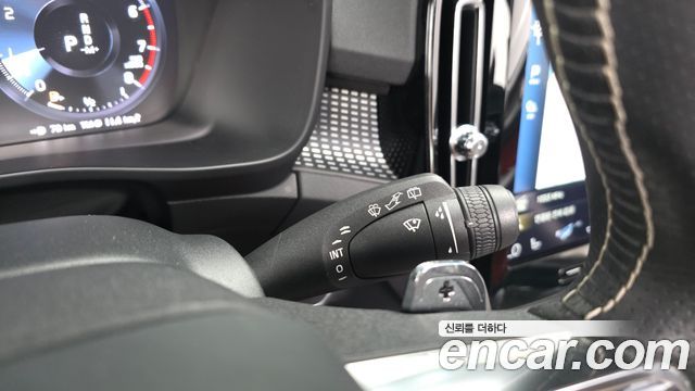 Volvo XC40 2019 — photo 28