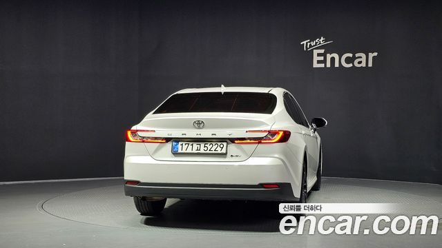 Toyota Camry 2025 — photo 4