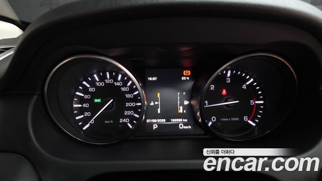 Land Rover Discovery Sport 2016 — photo 11