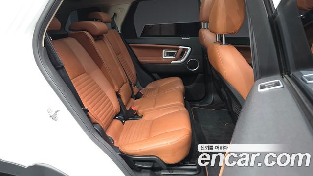 Land Rover Discovery Sport 2016 — photo 17