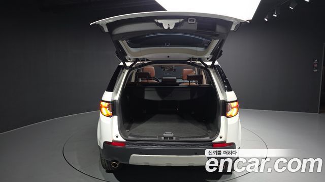 Land Rover Discovery Sport 2016 — photo 26