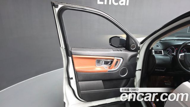Land Rover Discovery Sport 2016 — photo 14