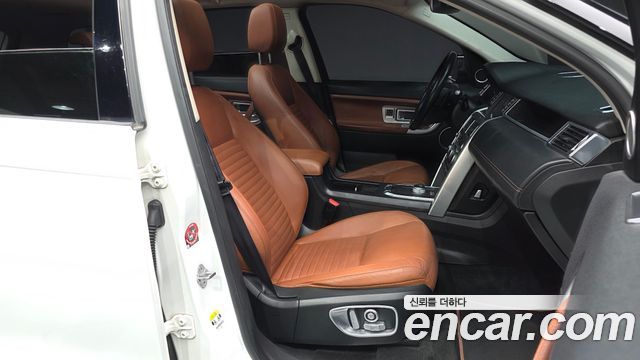 Land Rover Discovery Sport 2016 — photo 16