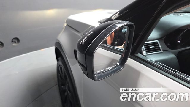 Land Rover Discovery Sport 2016 — photo 28