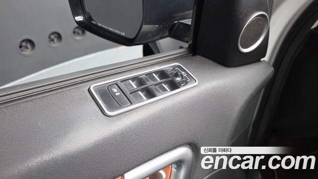 Land Rover Discovery Sport 2016 — photo 29