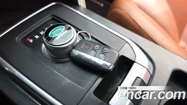 Land Rover Discovery Sport 2016 — photo 33