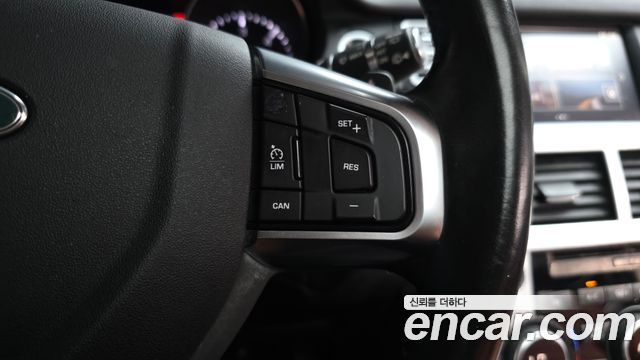 Land Rover Discovery Sport 2016 — photo 38