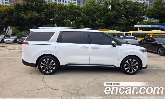 Kia Canival 2023 — photo 4