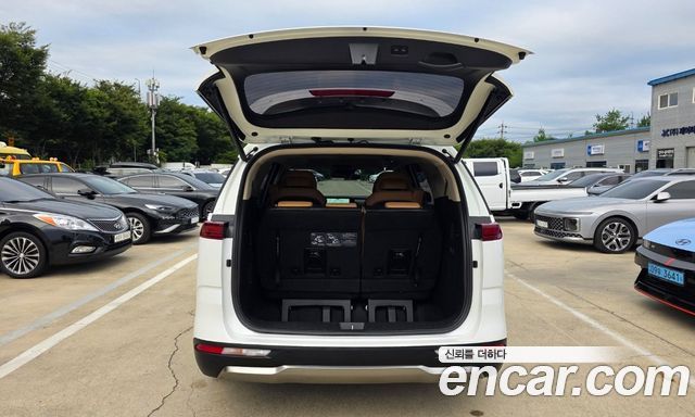 Kia Canival 2023 — photo 17