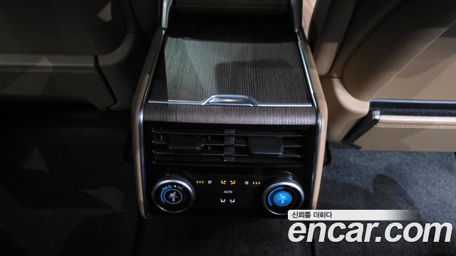 Land Rover Range Rover 2024 — photo 18