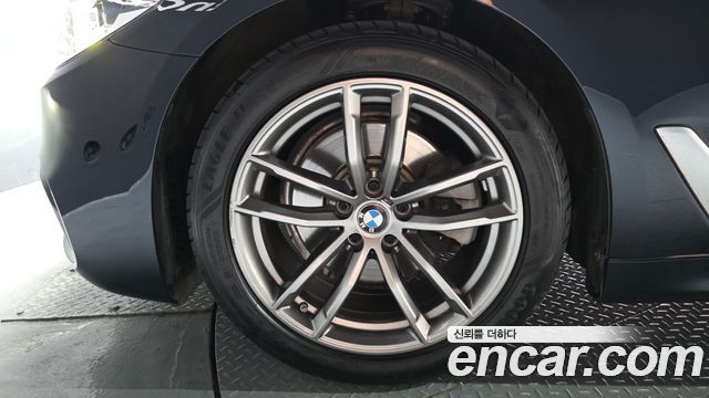 BMW 5-Series 2019 — photo 5