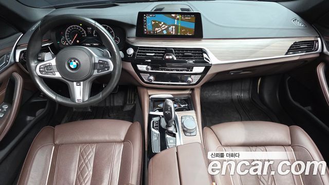 BMW 5-Series 2019 — photo 10