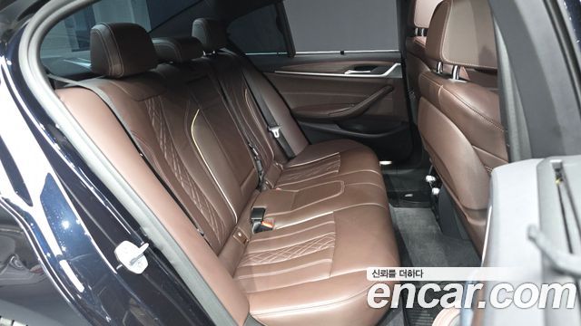 BMW 5-Series 2019 — photo 18