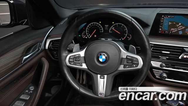 BMW 5-Series 2019 — photo 19