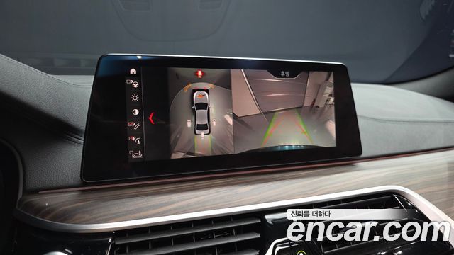 BMW 5-Series 2019 — photo 21