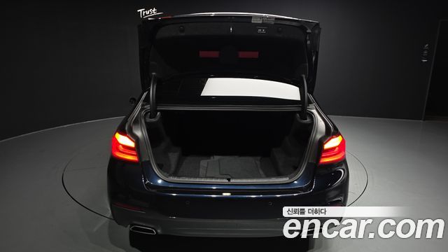 BMW 5-Series 2019 — photo 26