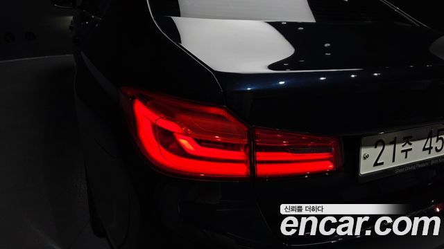 BMW 5-Series 2019 — photo 9