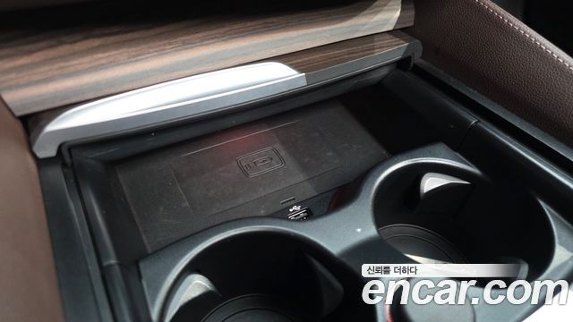 BMW 5-Series 2019 — photo 31