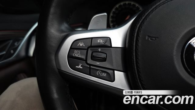 BMW 5-Series 2019 — photo 33