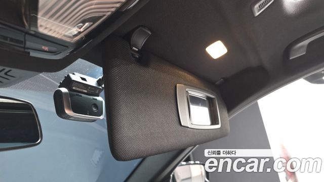 BMW 5-Series 2019 — photo 35