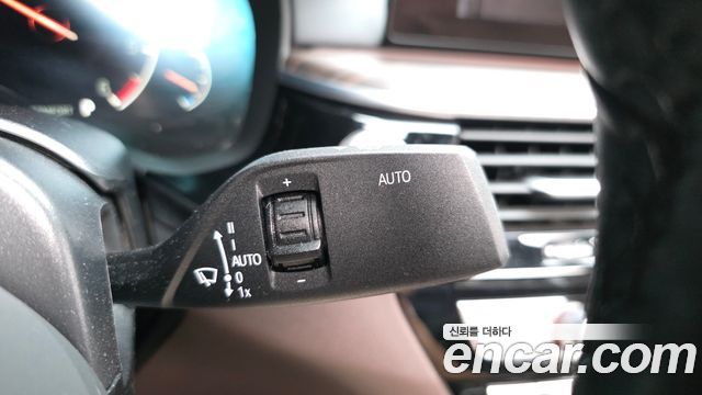 BMW 5-Series 2019 — photo 37
