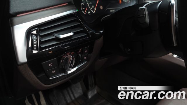 BMW 5-Series 2019 — photo 39