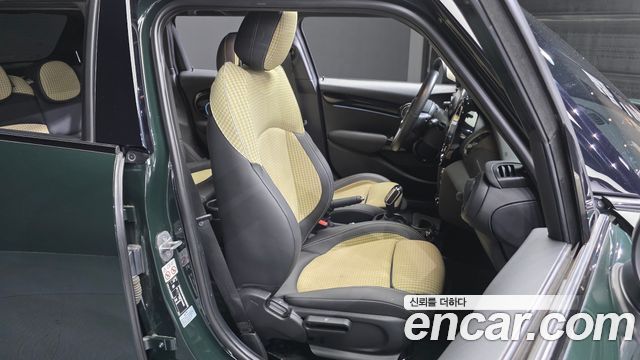 Mini Cooper 2023 — photo 17
