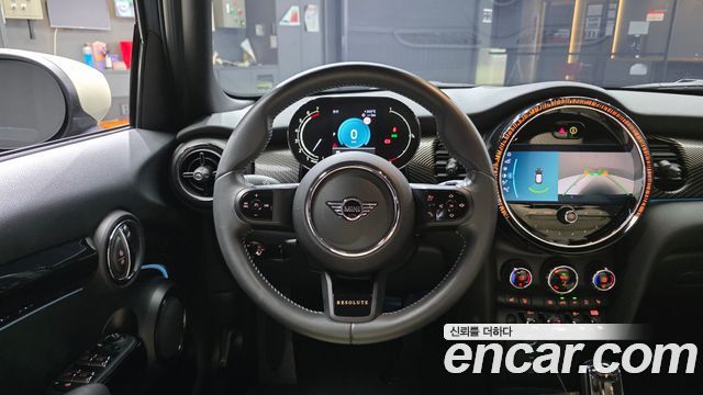 Mini Cooper 2023 — photo 18