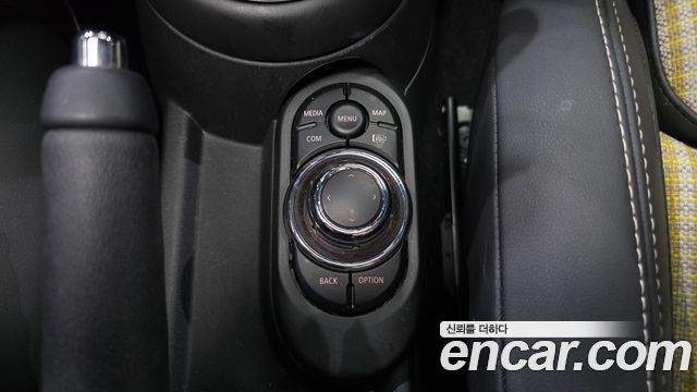 Mini Cooper 2023 — photo 26