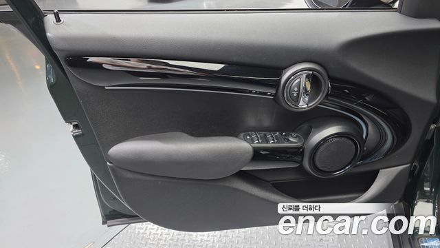 Mini Cooper 2023 — photo 14