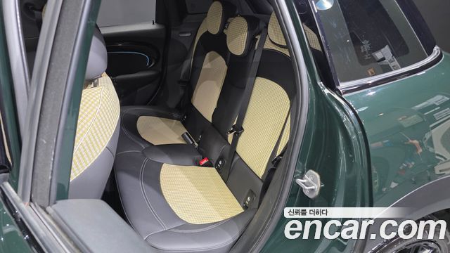 Mini Cooper 2023 — photo 16