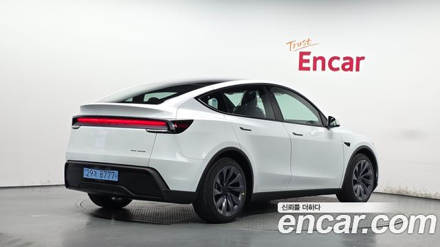 Tesla Model Y 2026 — photo 2