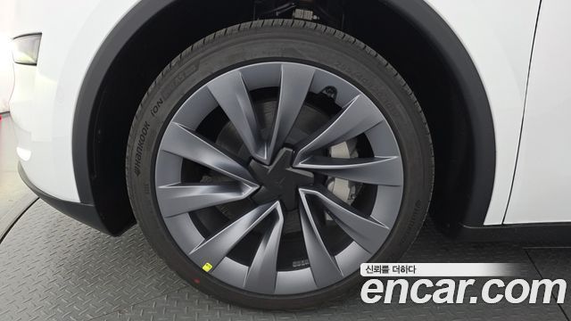 Tesla Model Y 2026 — photo 5