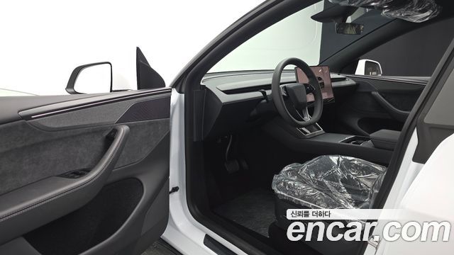 Tesla Model Y 2026 — photo 10