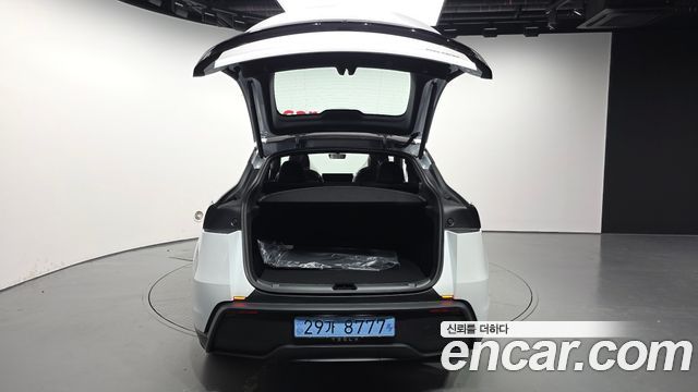 Tesla Model Y 2026 — photo 20