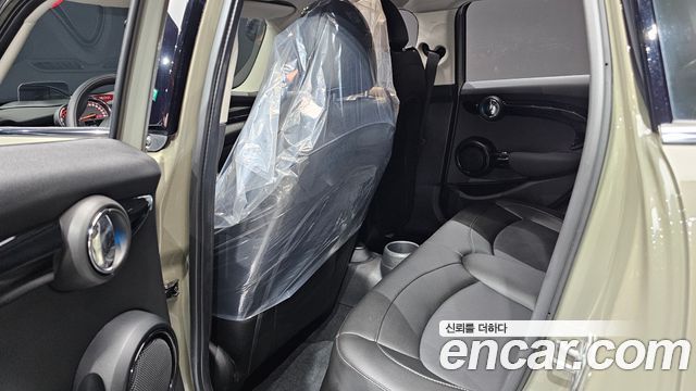 Mini Cooper 2019 — photo 18