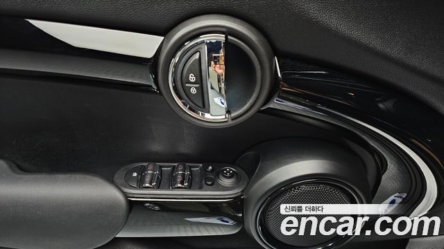 Mini Cooper 2019 — photo 28