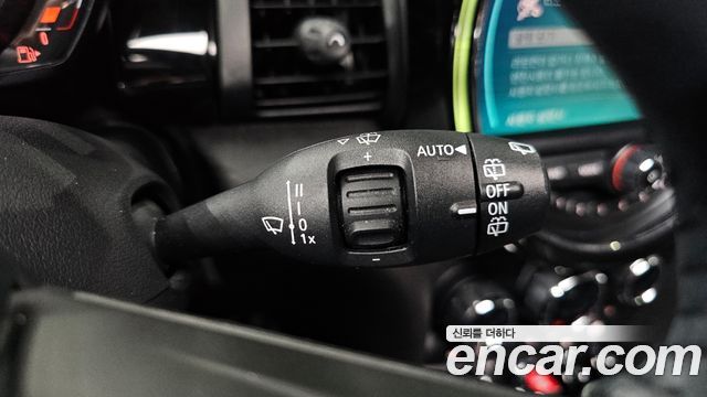 Mini Cooper 2019 — photo 29
