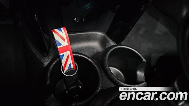 Mini Cooper 2019 — photo 32