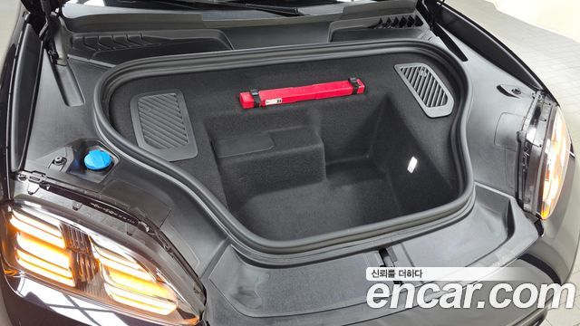 Porsche Macan 2025 — photo 6