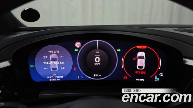 Porsche Macan 2025 — photo 11