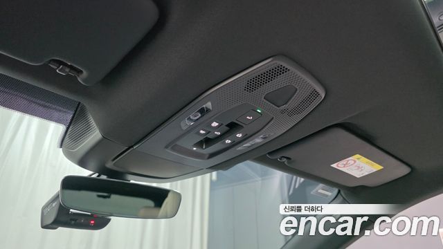 Porsche Macan 2025 — photo 22